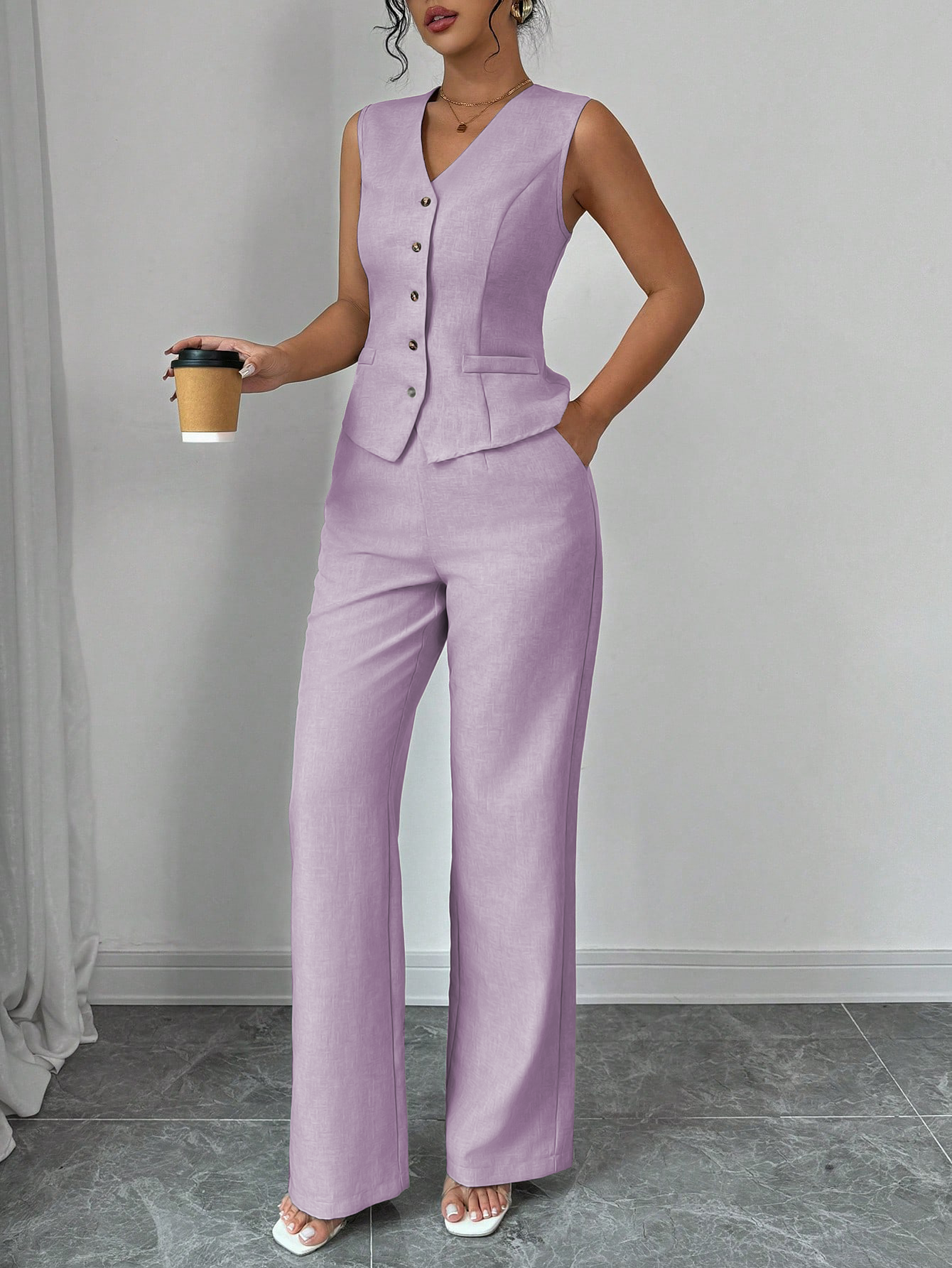  Women‘s loose pants with sleeveless vest