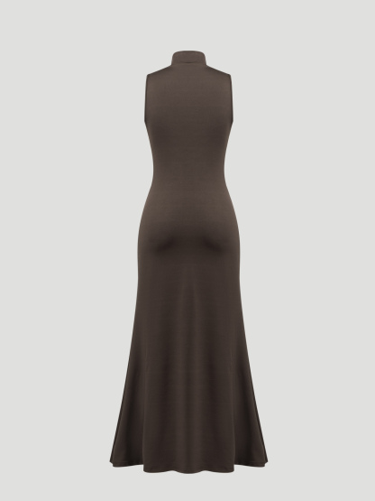 Dark-brown metal collared dress woman, slim-waisted long skirt with tight hips