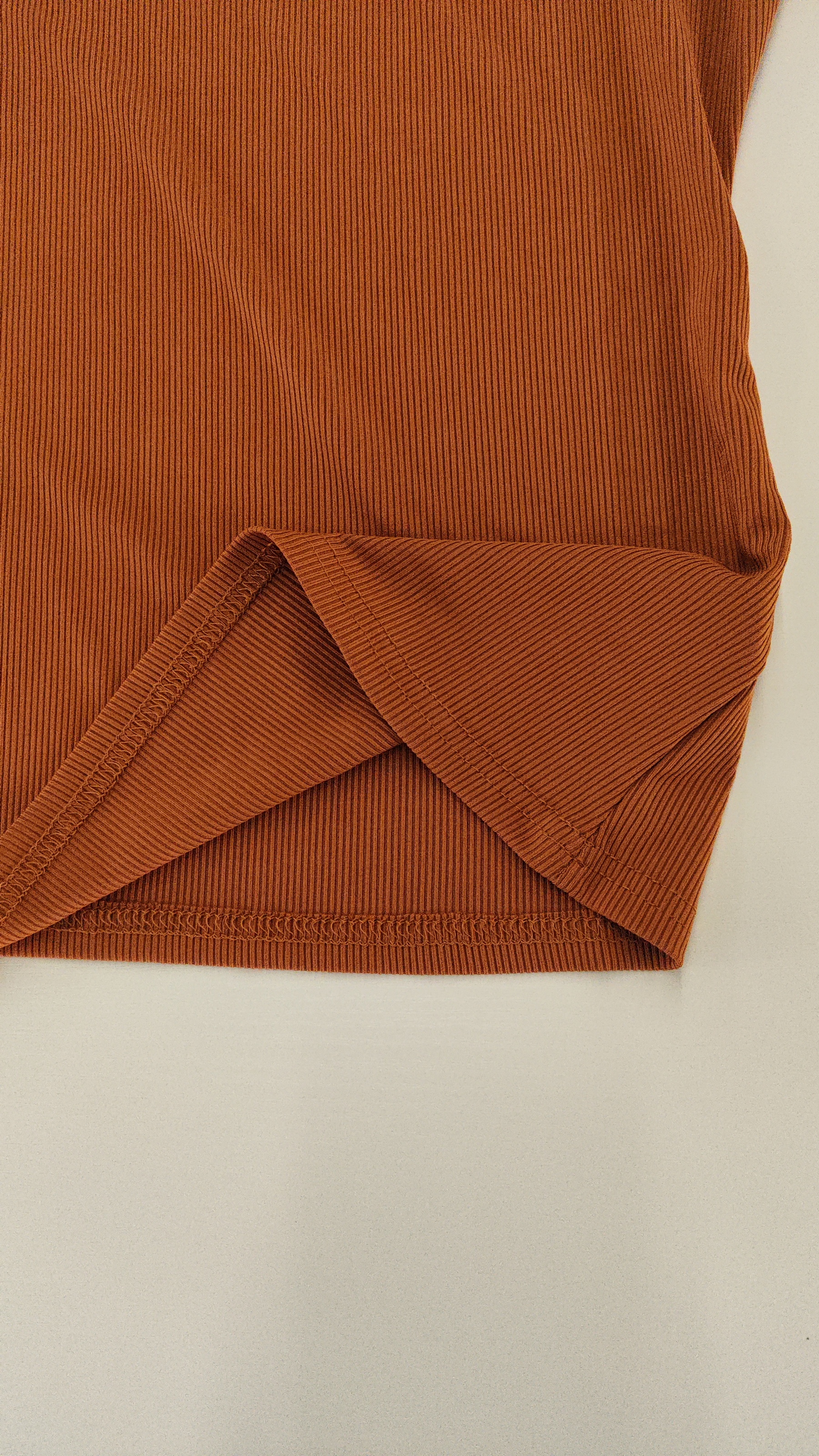 Top femenino marrón sin hombros con tirantes adornados con encaje-Aegean-sea