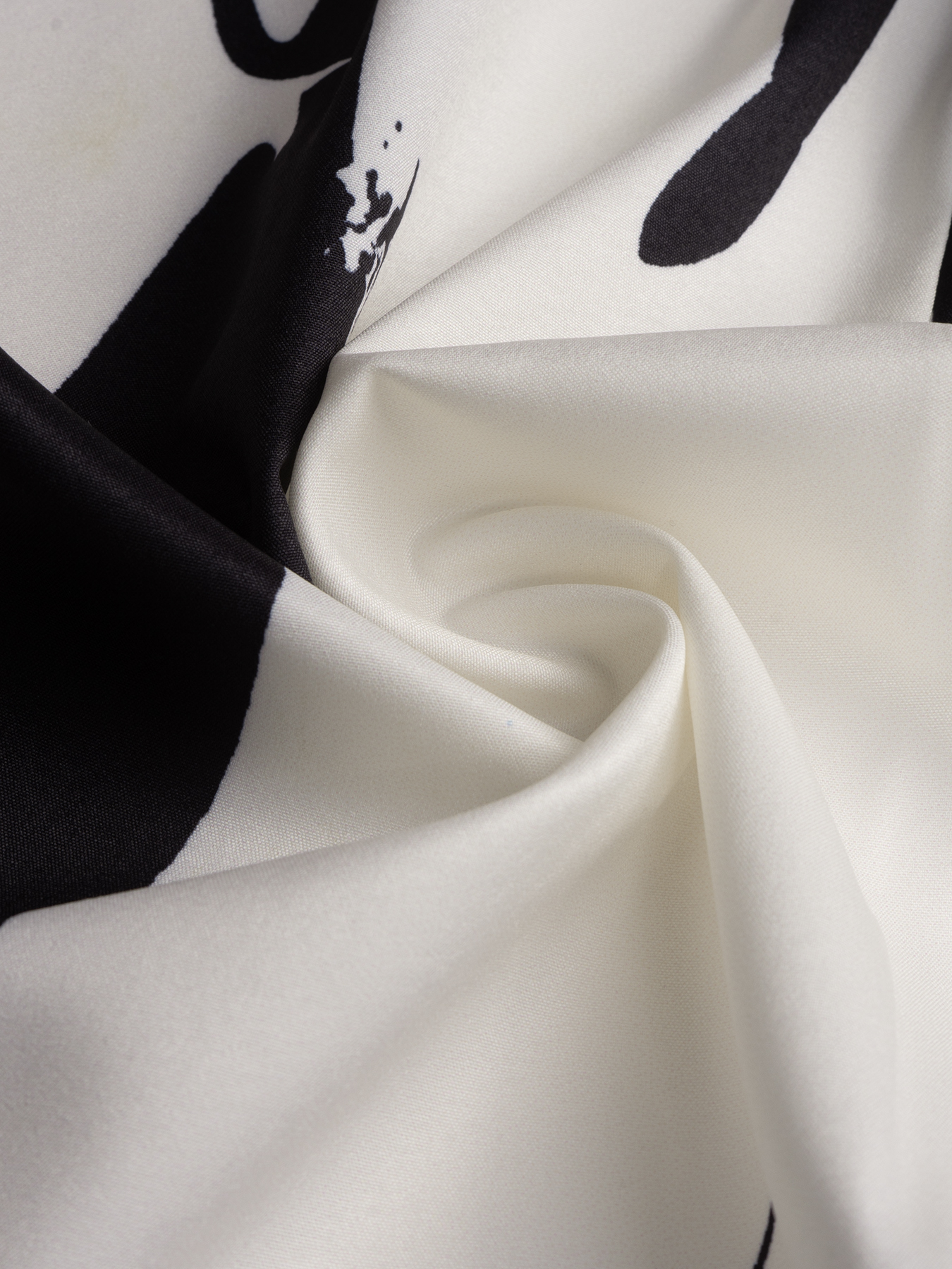 Set de dos piezas Blusa envolvente con estampado abstracto blanco y negro y minifalda de sirena arremolinada-Aegean-sea