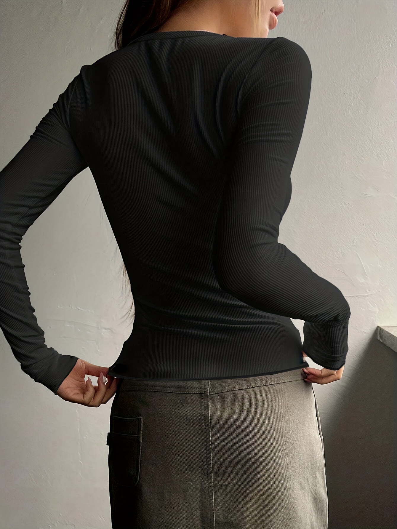 Camiseta ajustada Henley de manga larga ribeteada negra para mujer-Aegean-sea