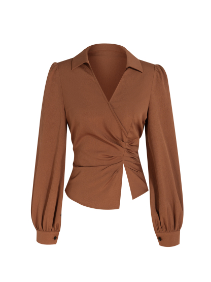 Caramel-colored twisted body shirt, beige-white high-waisted half-skirt button-down suit