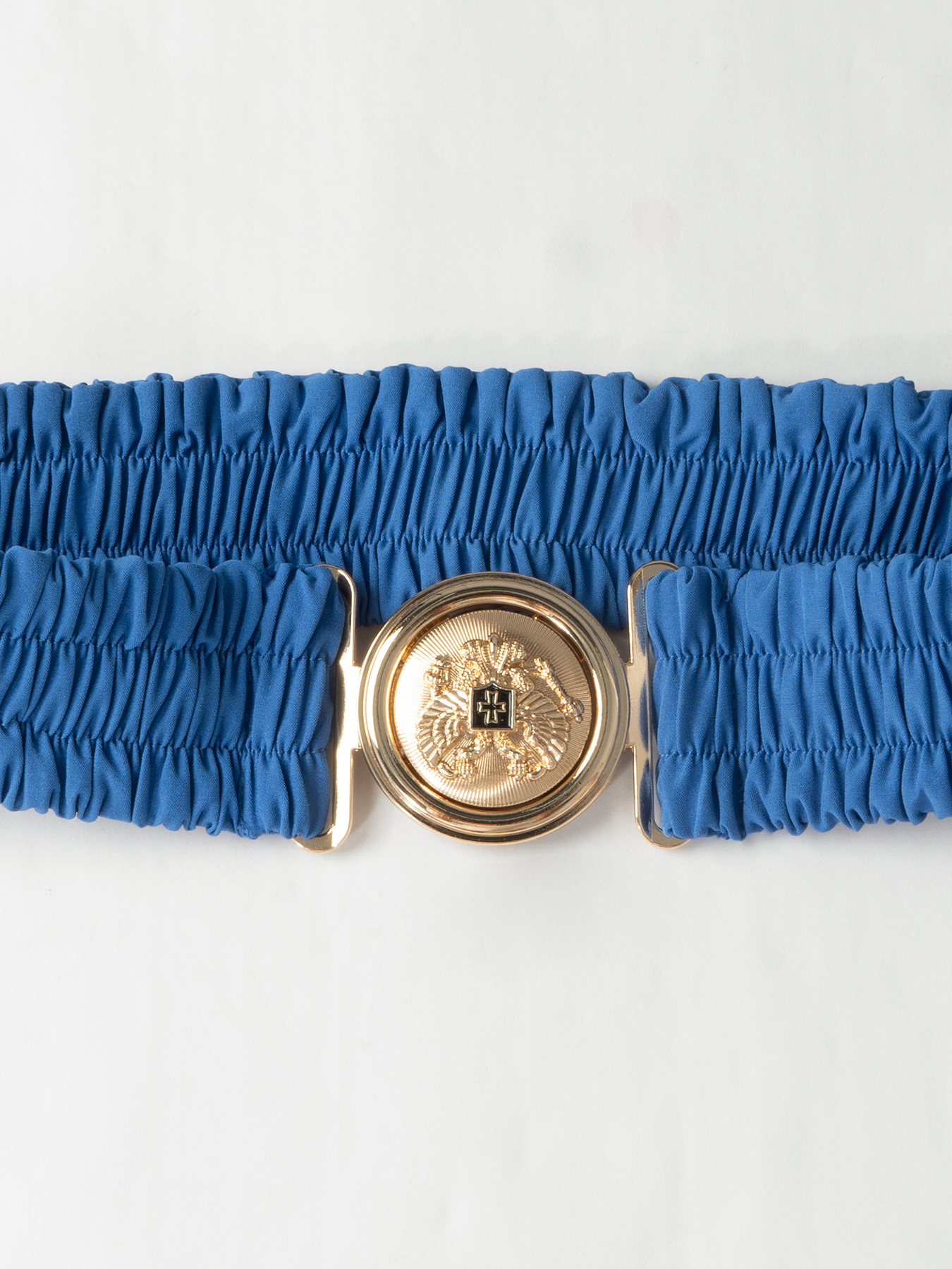 Gradient blue hue stained V-neck shirt, waist-closing metal-buttoned jumpsuit