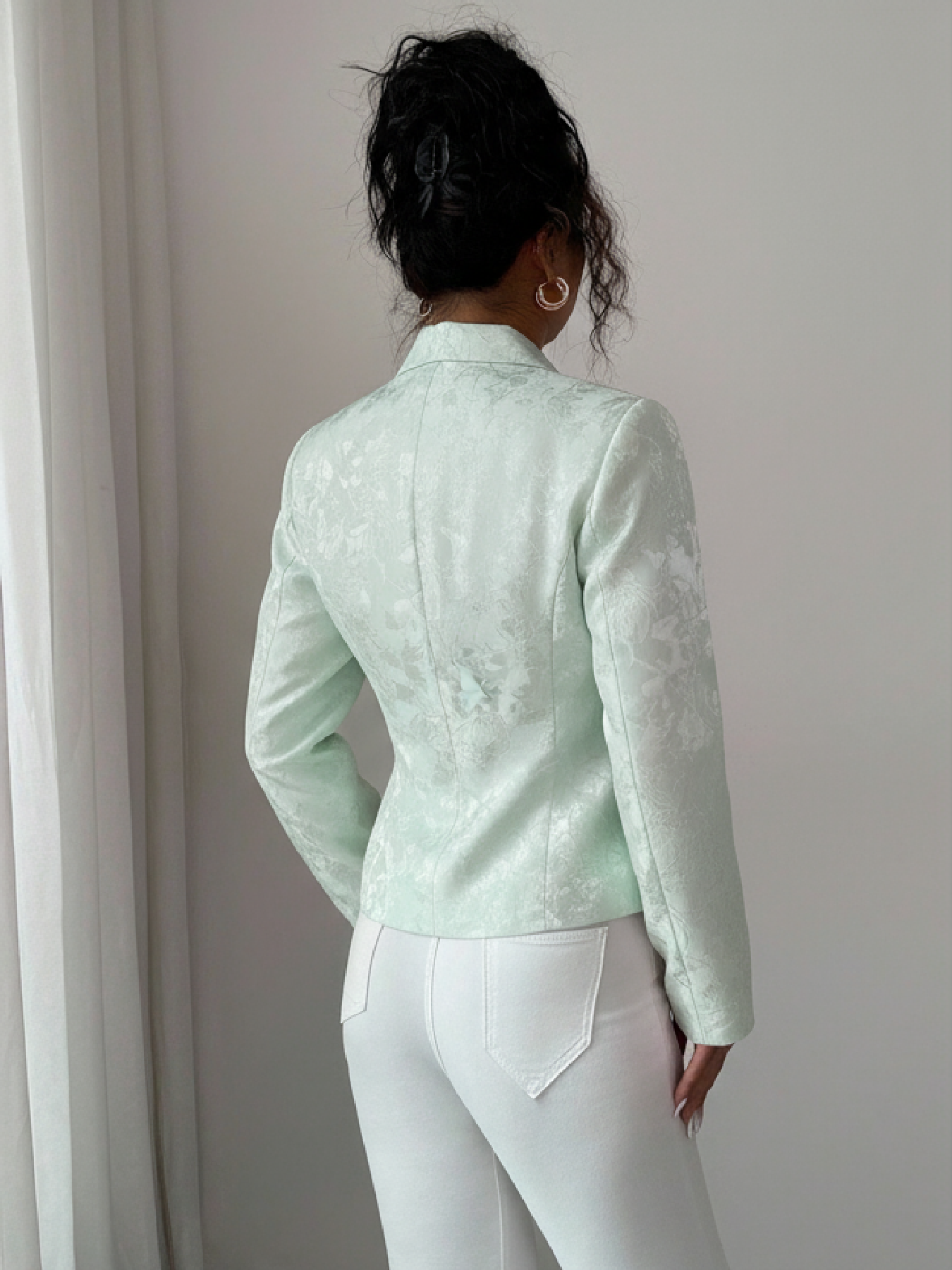 Woman's Jacquard Waist-Cinched Blazer : Pearl Button Elegant Commute Blazer