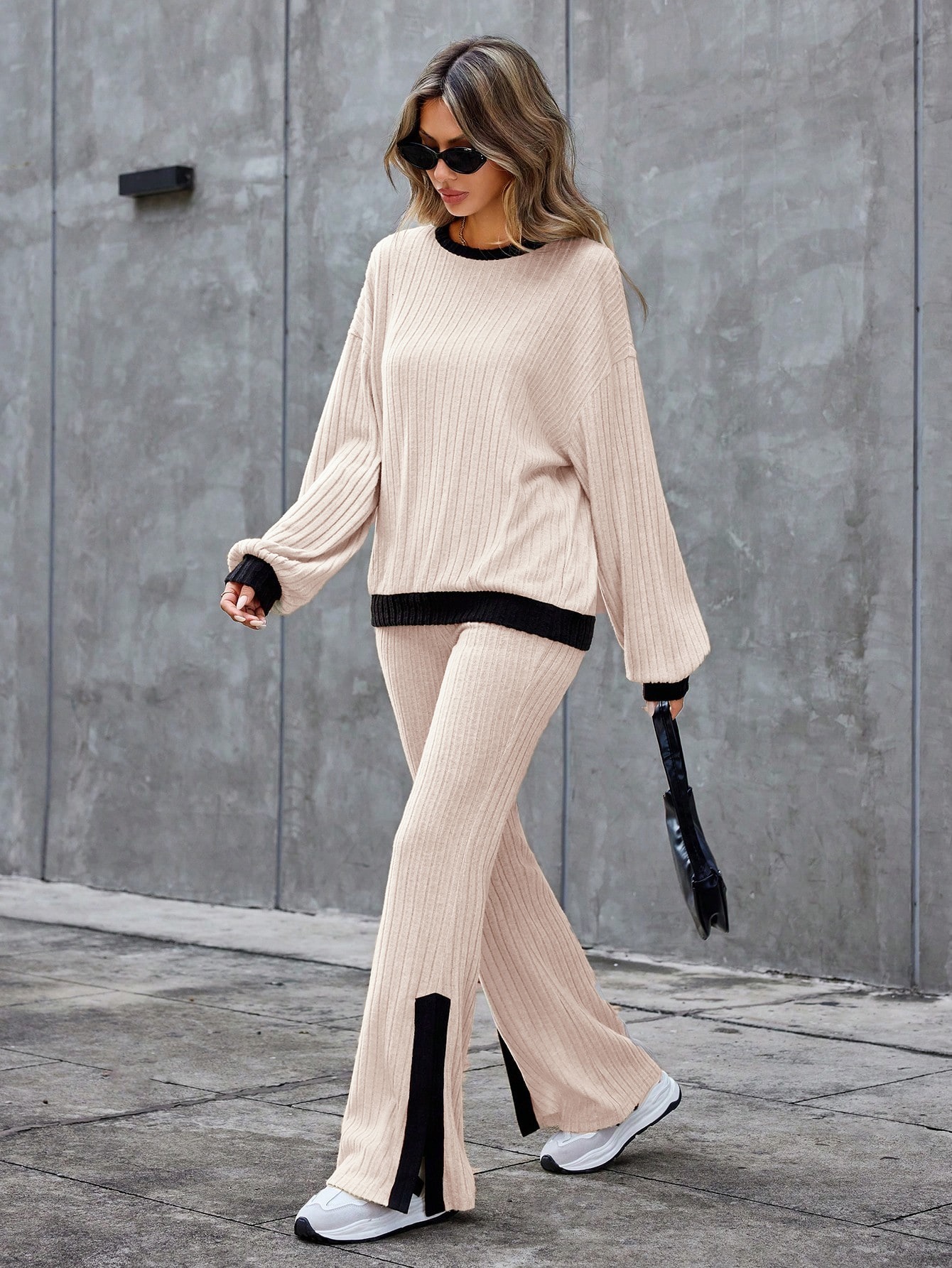 Apricot-colored pinstripe knit suit Loose long-sleeved shirt Spread wide-legged pants