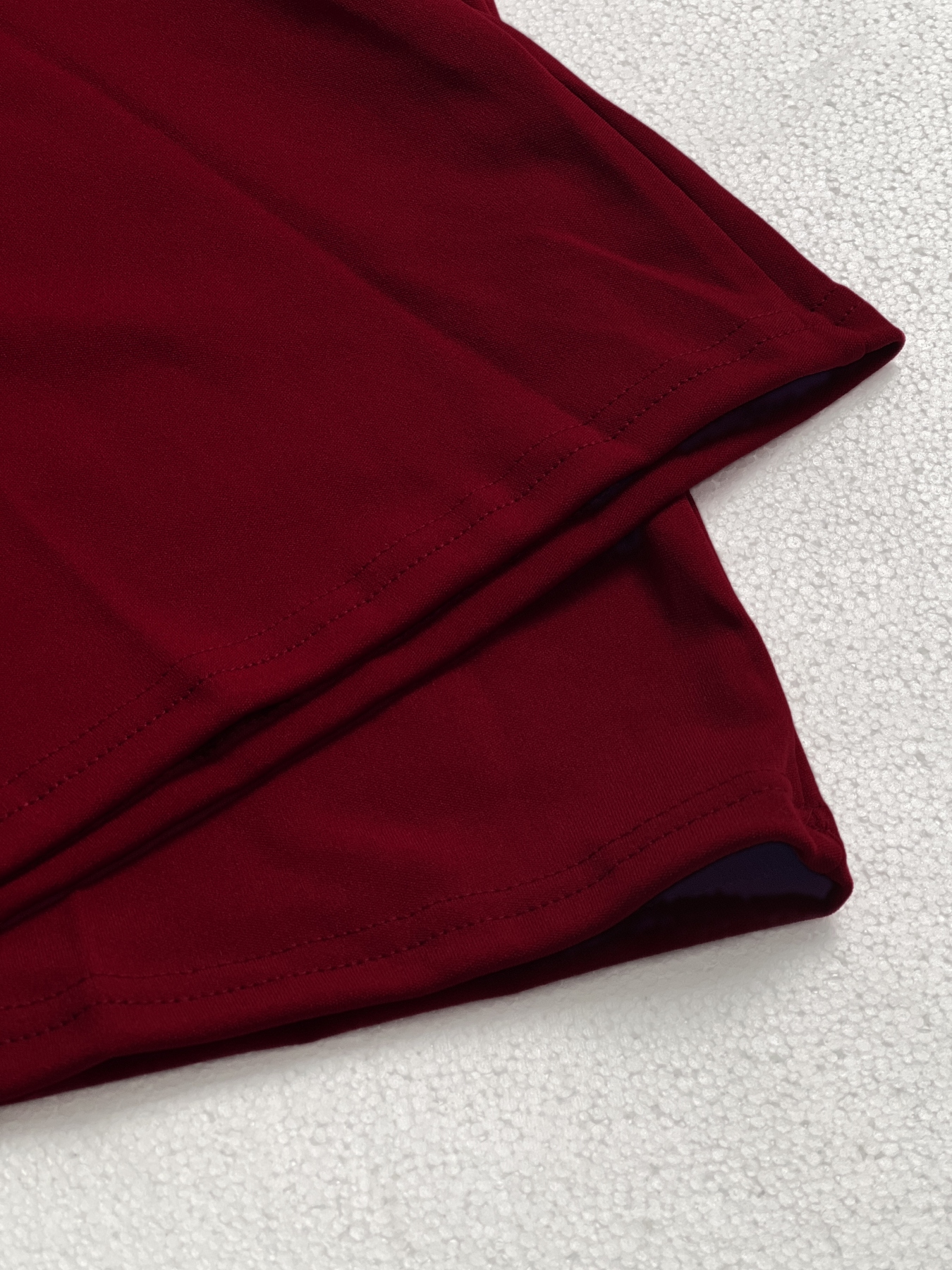 Woman's Red sleeveless two-piece suit with V-neck, frilly hem and wide legs.