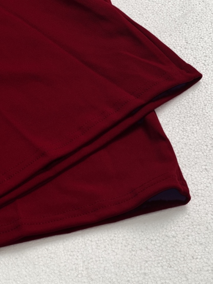 Woman's Red sleeveless two-piece suit with V-neck, frilly hem and wide legs.