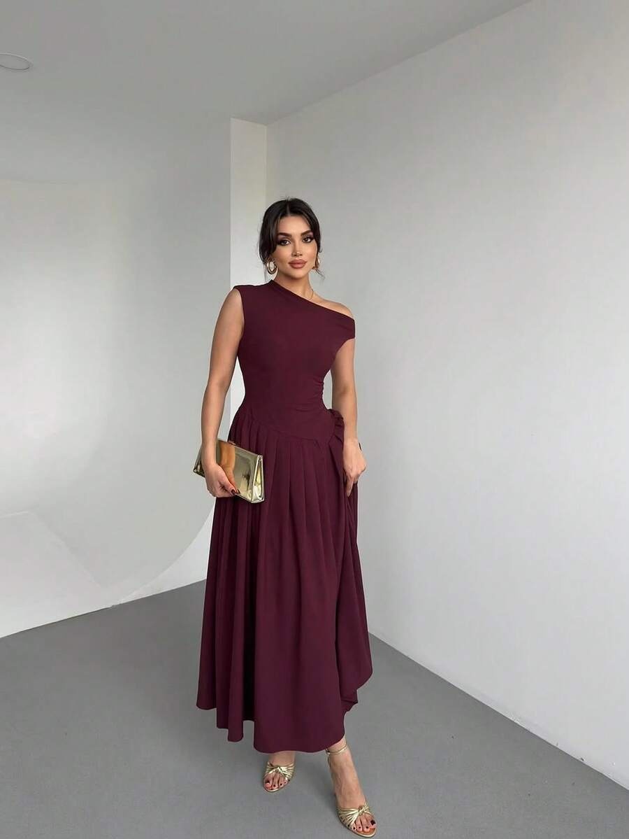 Wine-red slant-shouldered, wide-waisted long skirt, banquet-style body-fitting dress