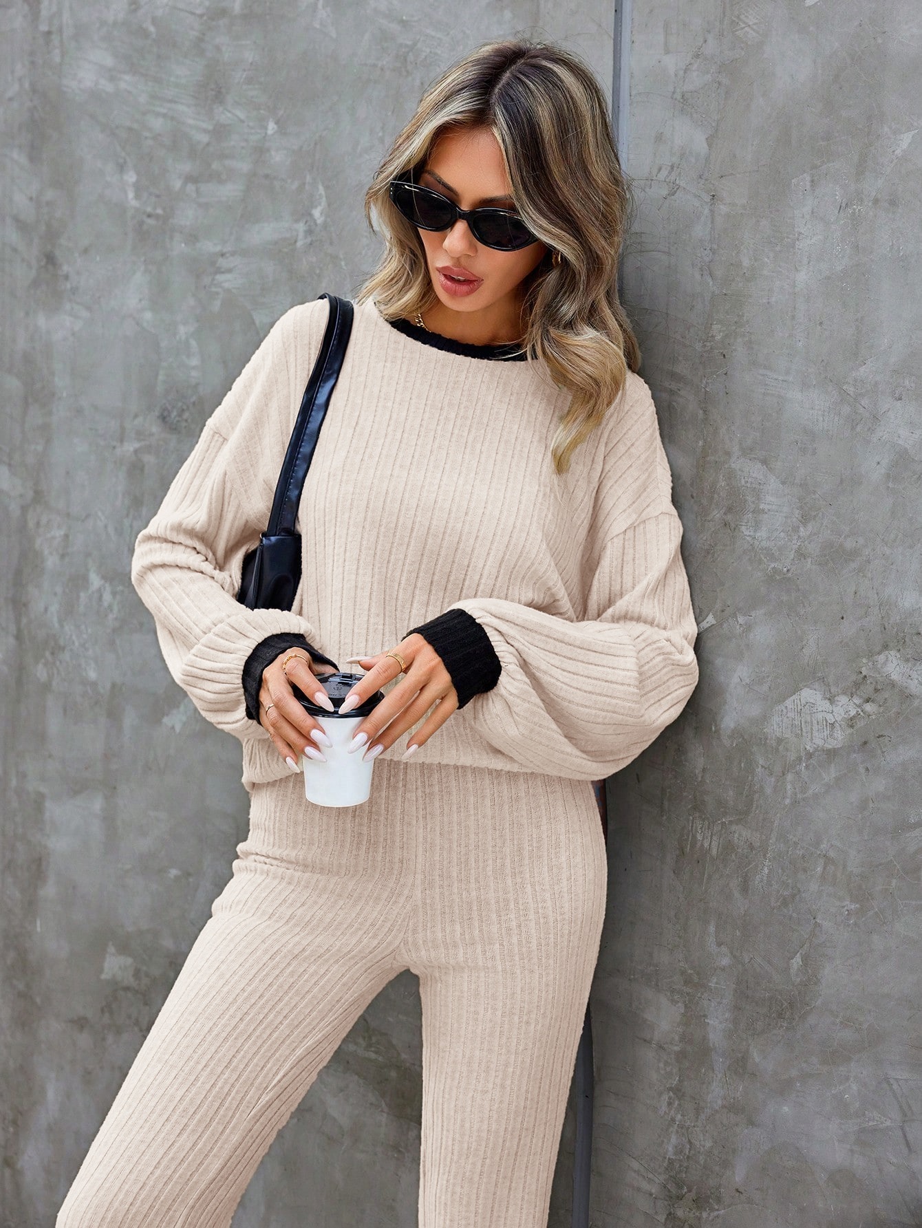 Apricot-colored pinstripe knit suit Loose long-sleeved shirt Spread wide-legged pants