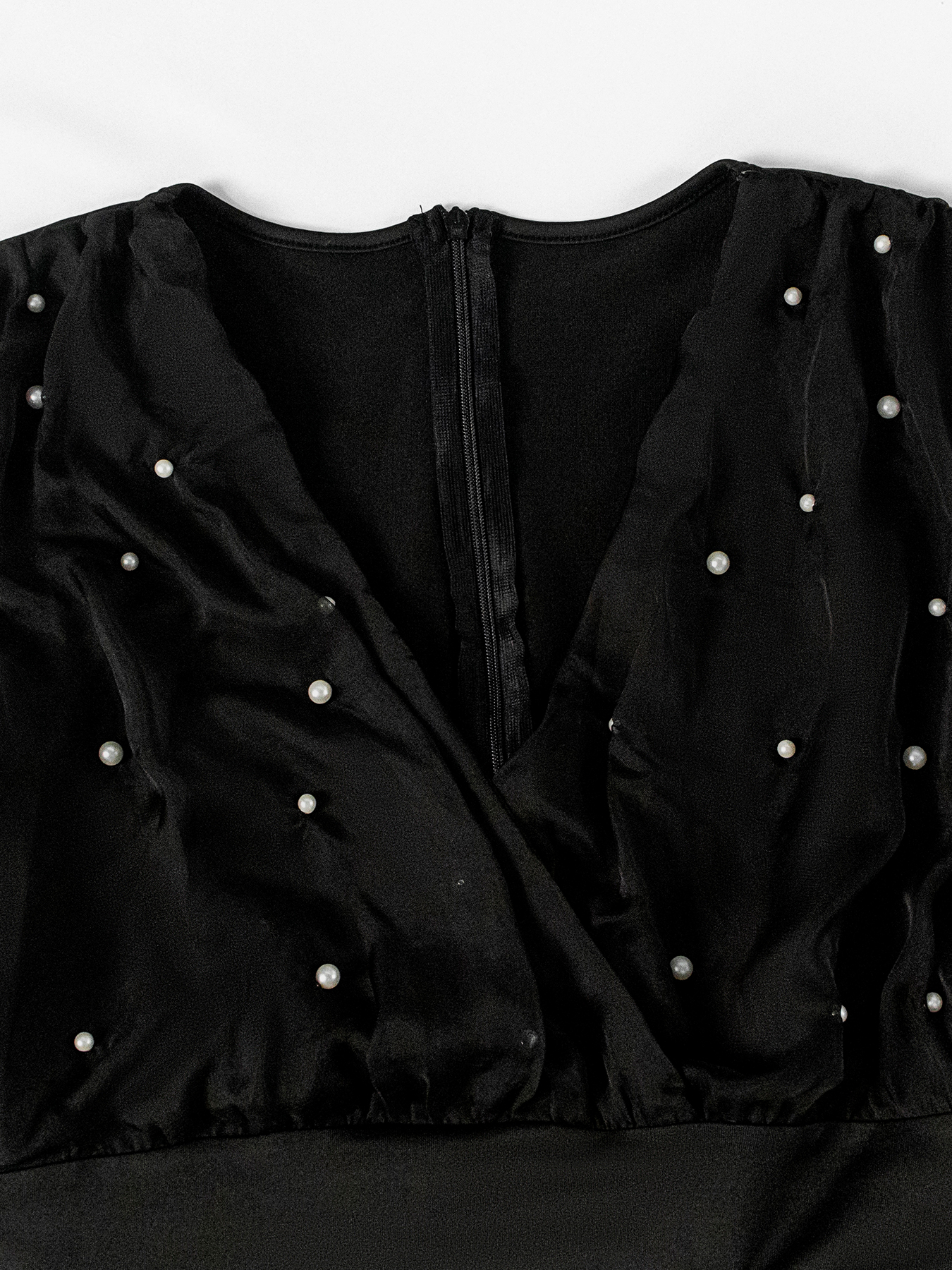 Vestido midi cruzado con mangas de malla adornadas con perlas negras para mujer-Aegean-sea