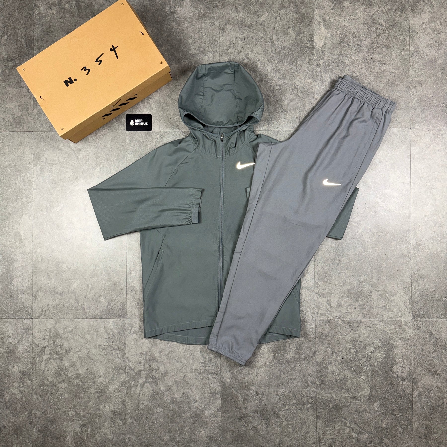 Essential Windrunner Jacket Grey & Grey Challenger Pants Set