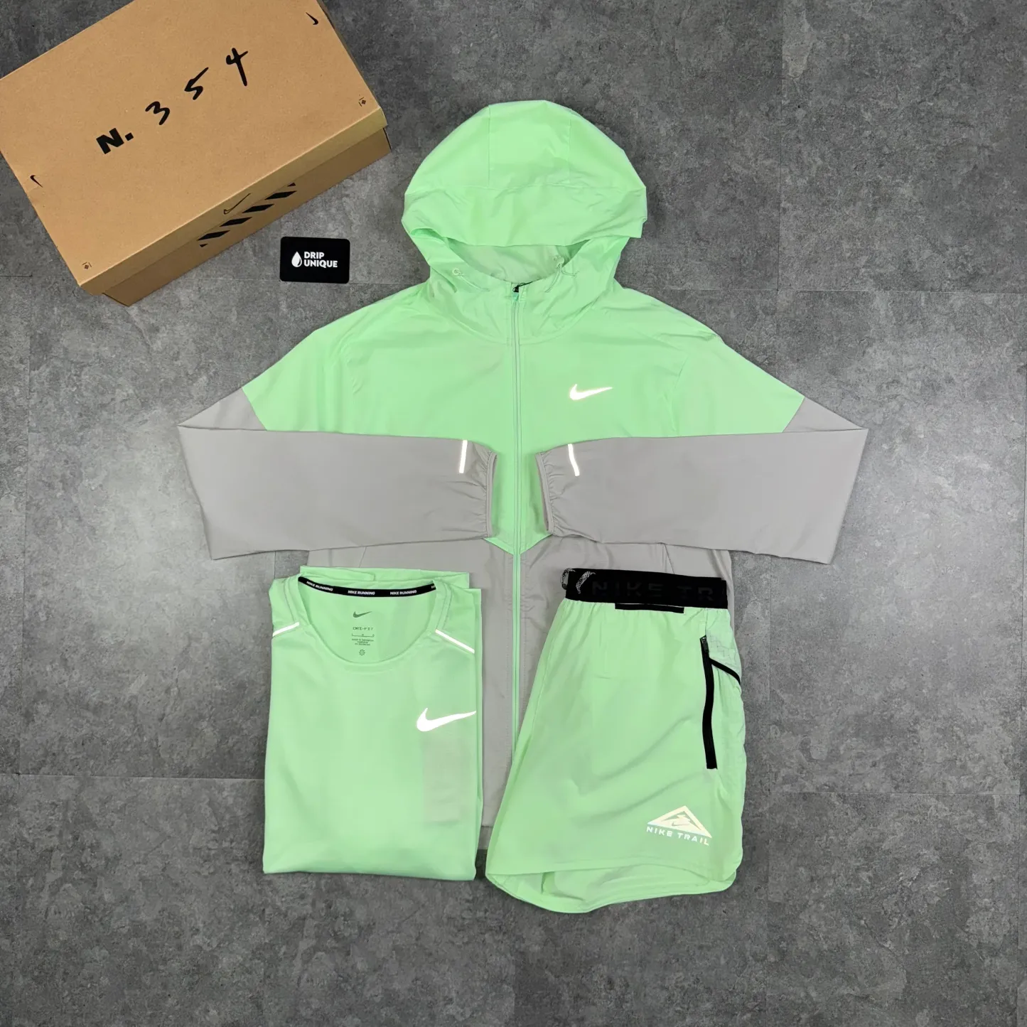 Nike UV Windrunner Vapour Green Bundle