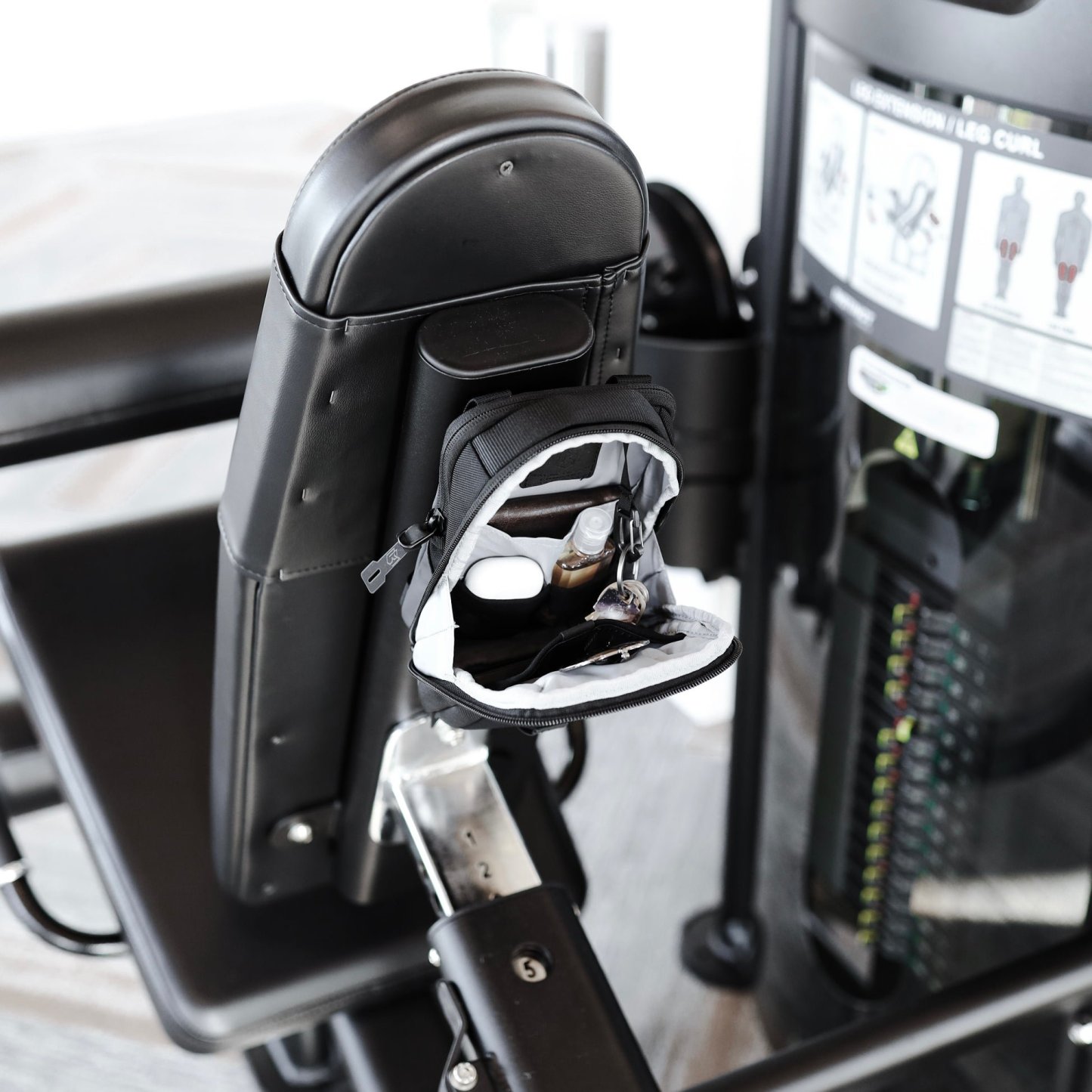 Magnetic Gym Bag for Gym, Travel, Work, and Sports | Keep Your Items Off the Dirty Gym Floor with Magnetic Attachment-SLOOSELYK