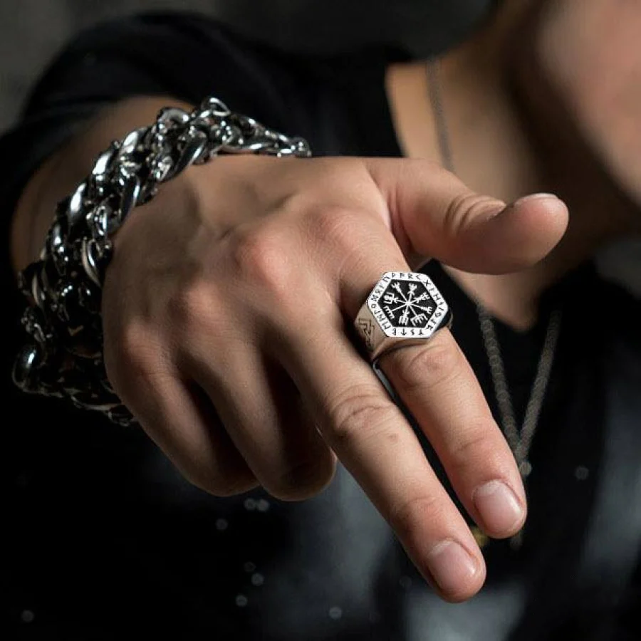 Vegvisir Ring: Your Compass of Resilience