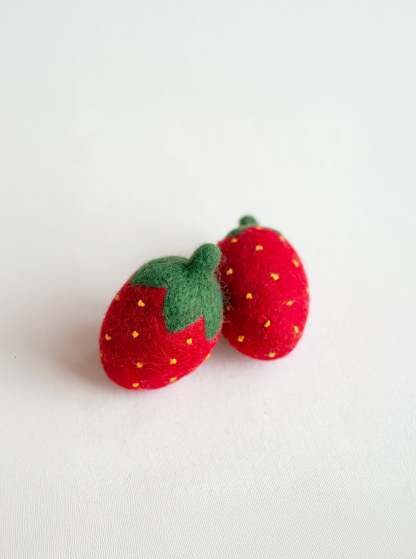 KITTY STRAWBERRIES