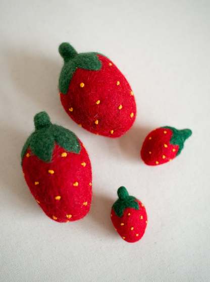 KITTY STRAWBERRIES