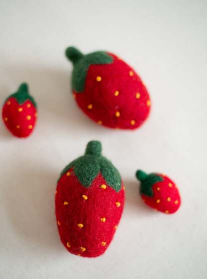 KITTY STRAWBERRIES