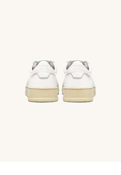 메달리스트 스니커즈 in leather white