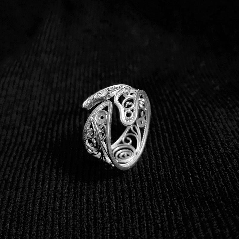 Vintage Simple Plain Silver Fish-shaped Hollow Filigree Ring Jewelry Gift-Lovesyouforever
