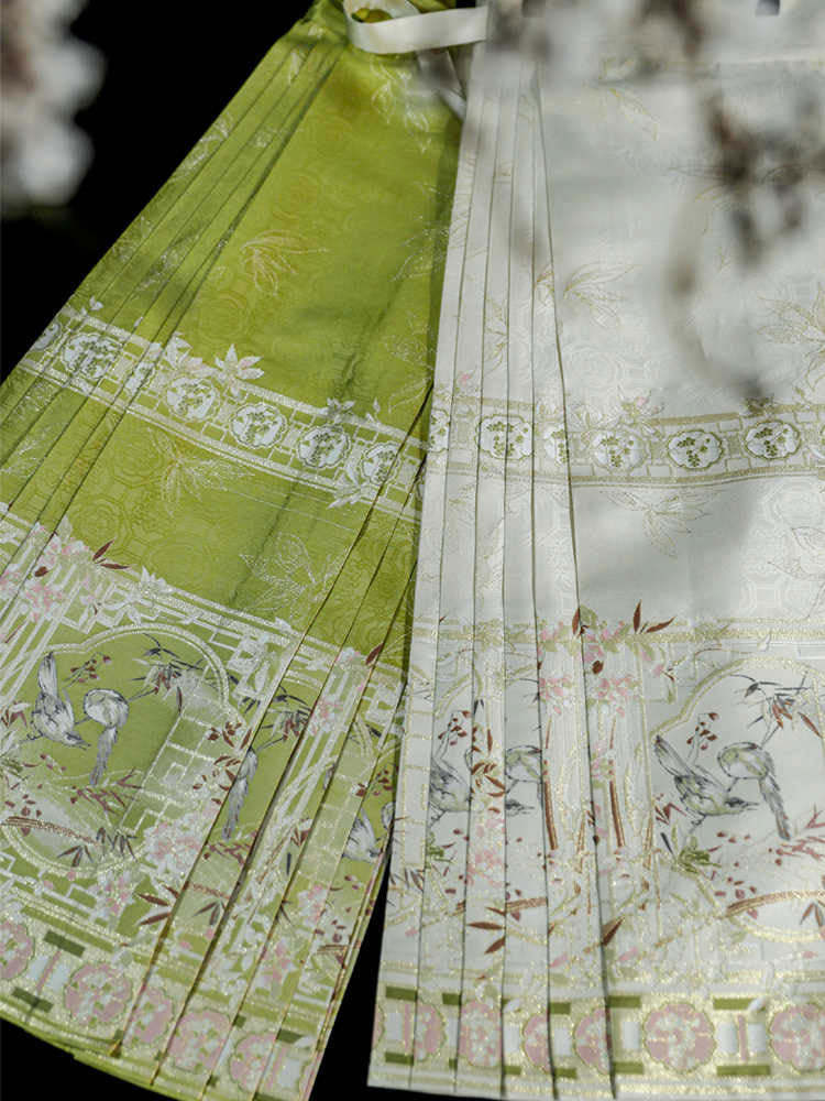 Inspired by Chinese Garden Window Scenes: Eight-Directional Cloud Pattern Woven Gold Mamianqun Skirt-Lovesyouforever