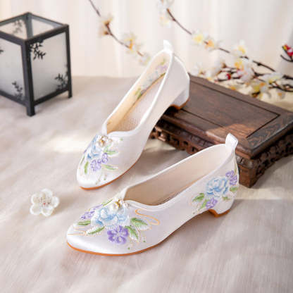 Vintage Flower Embroidery Low Heel Women's Pumps-Lovesyouforever