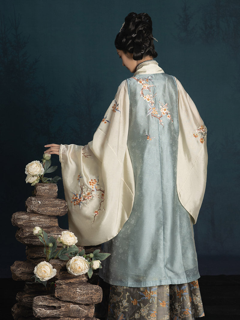 The Plum Blossom Blossoms From the Bitter Cold - Handmade Plum Blossom Embroidery Hanfu Clothing Mamianqun Hanfu Skirt-Lovesyouforever