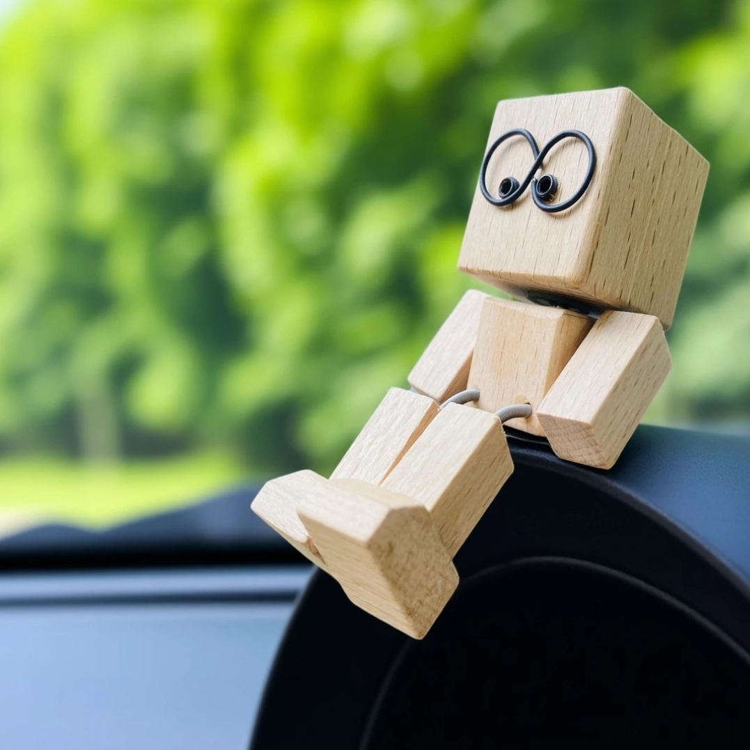 Leg-shaking wooden figure creative desktop office home stress-relief car aromatherapy decoration gift solid wood small ornament-Lovesyouforever