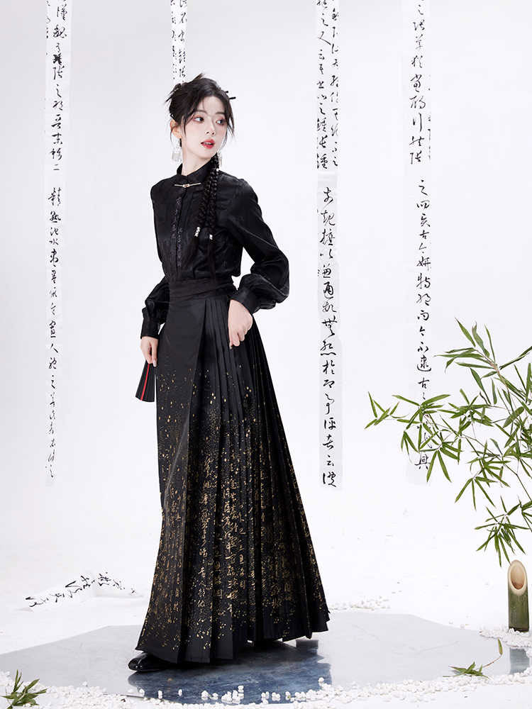 Chinese Calligraphy Elements in Woven Gold Mamianqun Hanfu Skirt-Lovesyouforever