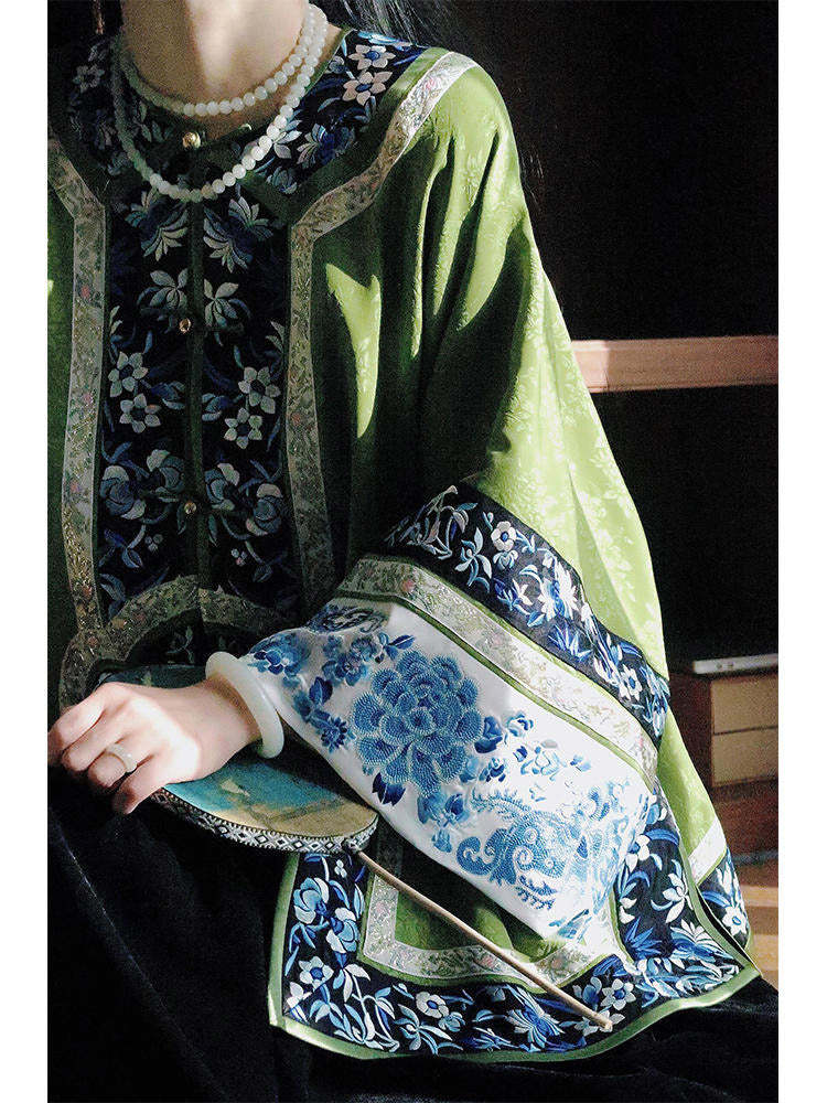 Traditional Chinese Style Printed and Embroidered Han Elements Women's Top-Lovesyouforever