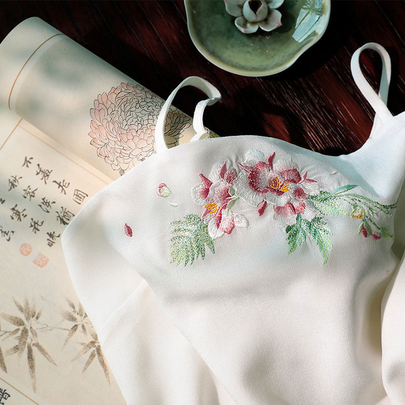 Elegant Vintage Floral Embroidered Camisole Sleeveless Hanfu Undershirt-Lovesyouforever