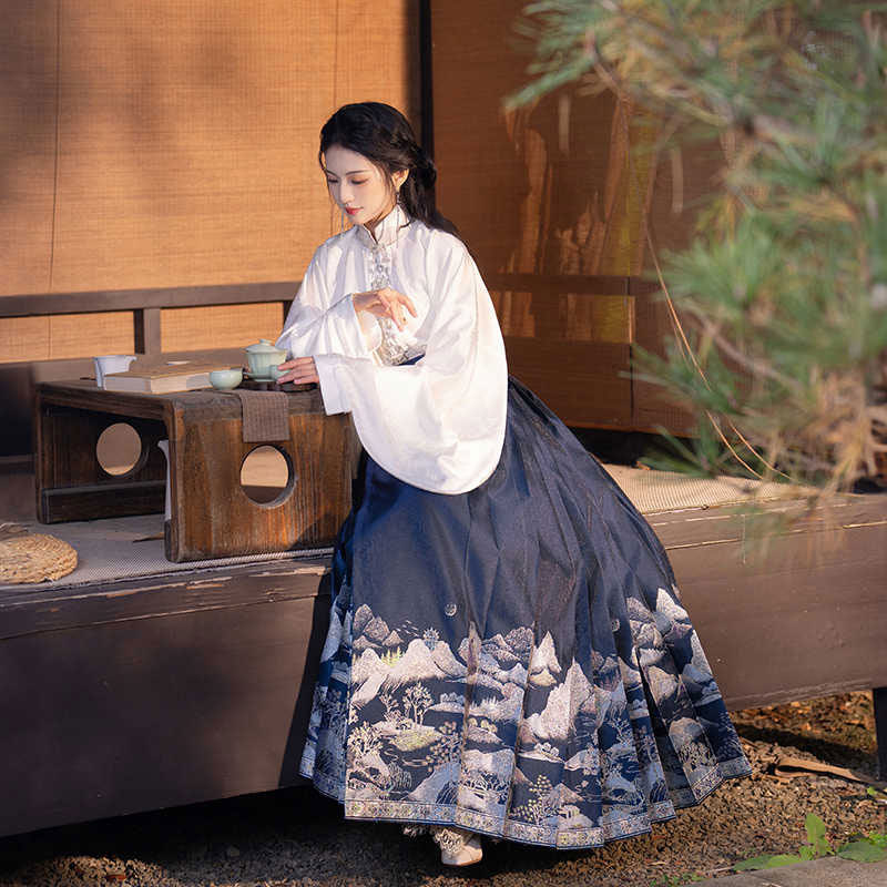 Mountain, Sea, Moon, and Brightness - Mamianqun Skirt with Vertical-collar Double-breasted Shirt Daily Hanfu Set-Lovesyouforever