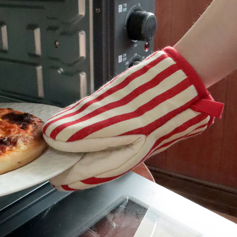 2026 New Polka Dot Heat-Resistant Oven Gloves for Home Use, Microwave Oven Anti-Scald Thickened Insulated Gloves, Wear-Resistant and Non-Slip-Lovesyouforever