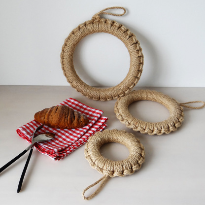 Hand-woven jute rope insulation mat, Japanese-style home decor, jute and solid wood round pot mat, available for wholesale from various factories.-Lovesyouforever
