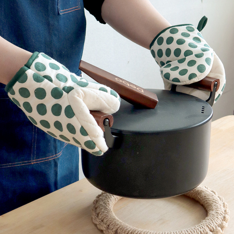 2026 New Polka Dot Heat-Resistant Oven Gloves for Home Use, Microwave Oven Anti-Scald Thickened Insulated Gloves, Wear-Resistant and Non-Slip-Lovesyouforever