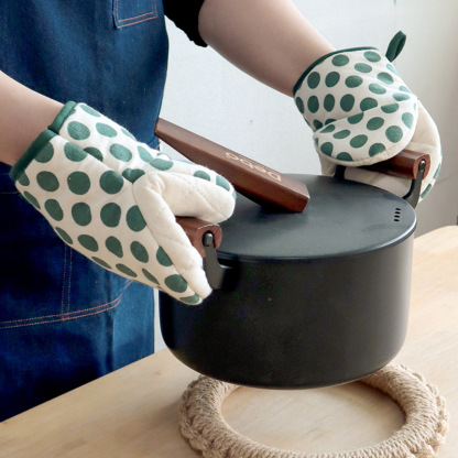 2026 New Polka Dot Heat-Resistant Oven Gloves for Home Use, Microwave Oven Anti-Scald Thickened Insulated Gloves, Wear-Resistant and Non-Slip-Lovesyouforever