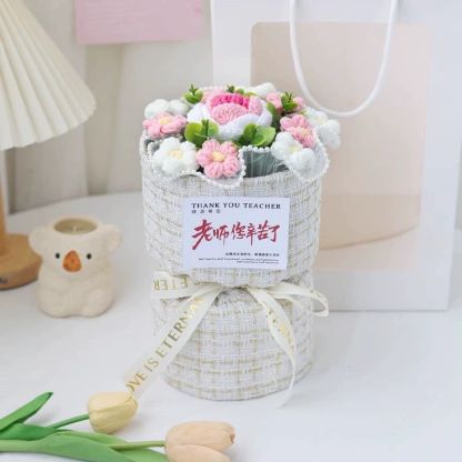 Creative hand-knitted wool rose bouquet as a graduation gift to express gratitude to teachers and surprise them-Lovesyouforever