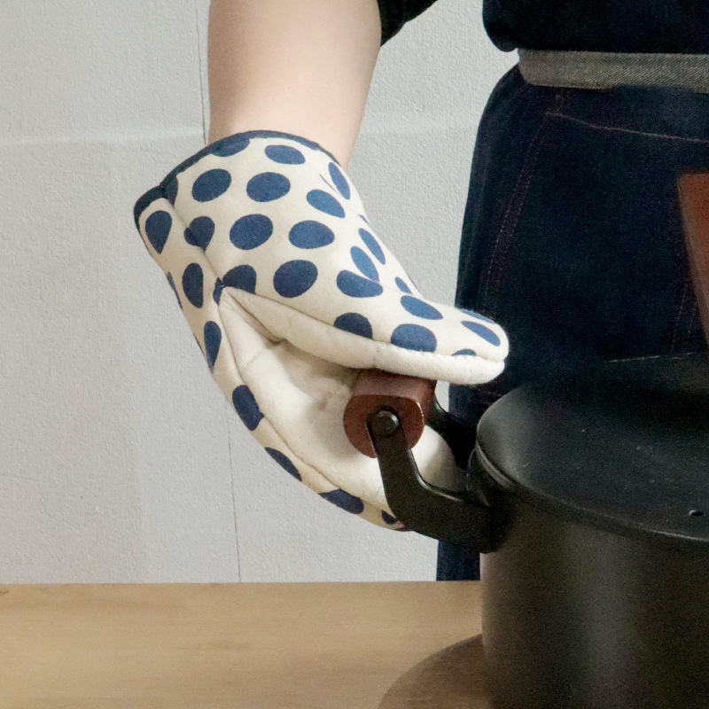 2026 New Polka Dot Heat-Resistant Oven Gloves for Home Use, Microwave Oven Anti-Scald Thickened Insulated Gloves, Wear-Resistant and Non-Slip-Lovesyouforever