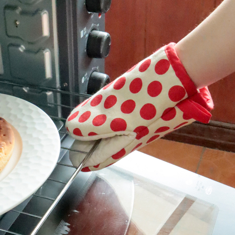 2026 New Polka Dot Heat-Resistant Oven Gloves for Home Use, Microwave Oven Anti-Scald Thickened Insulated Gloves, Wear-Resistant and Non-Slip-Lovesyouforever