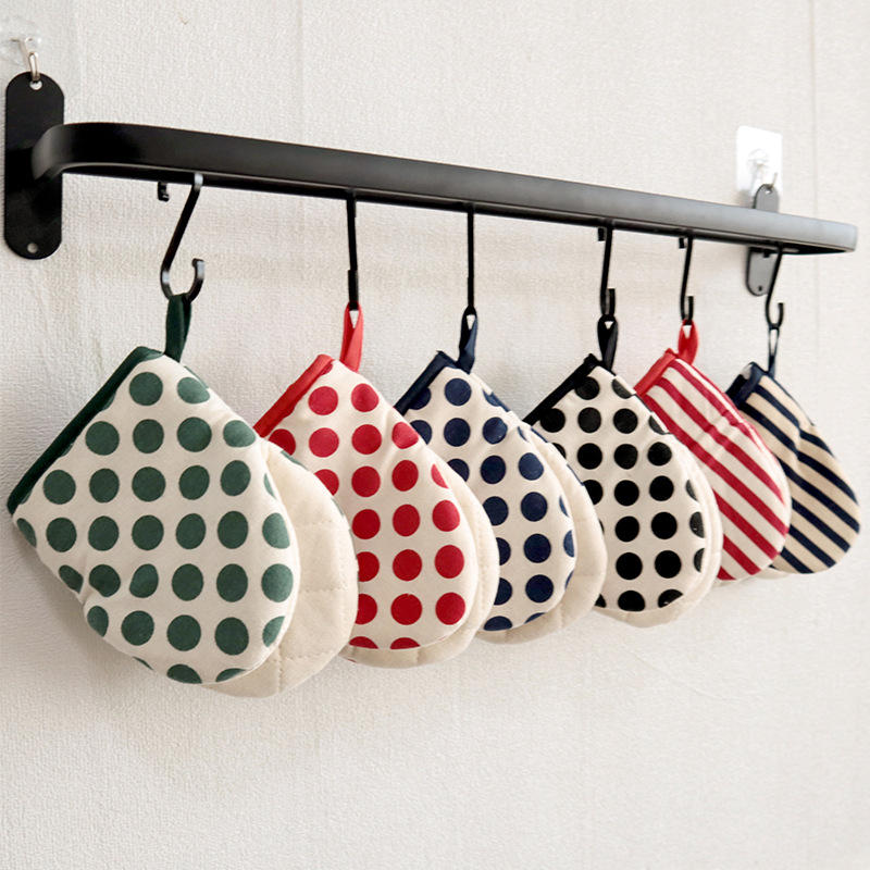 2026 New Polka Dot Heat-Resistant Oven Gloves for Home Use, Microwave Oven Anti-Scald Thickened Insulated Gloves, Wear-Resistant and Non-Slip-Lovesyouforever