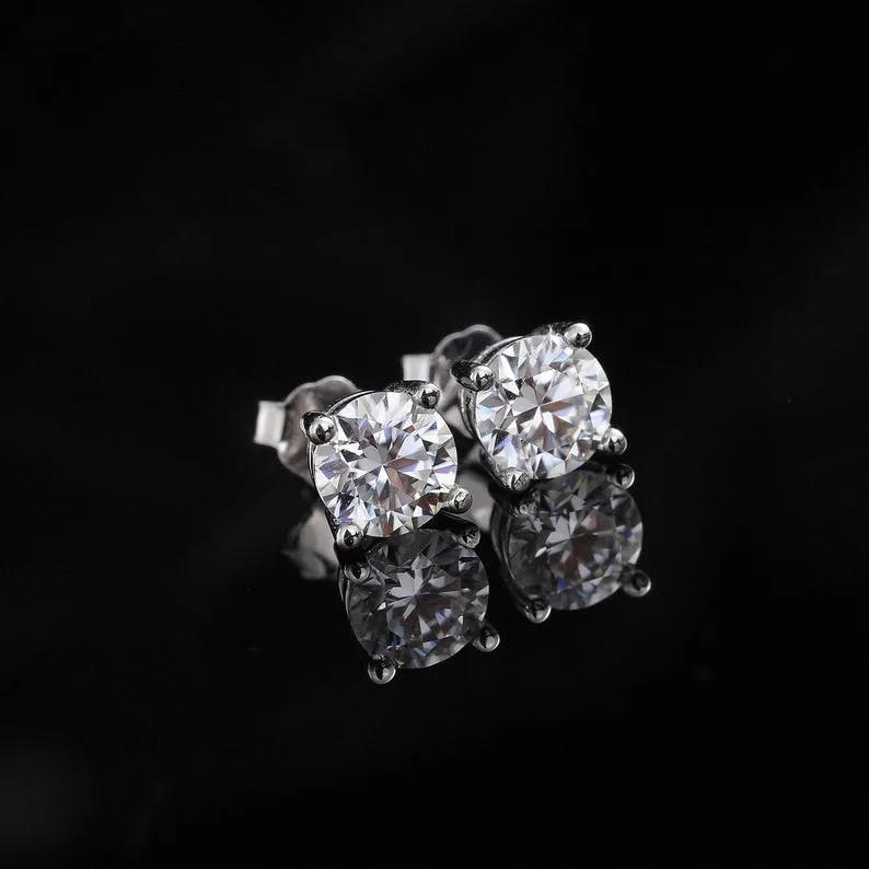 🔥2026 Hot Sale 70% OFF!🔥Classic 4-Prong Moissanite Earrings