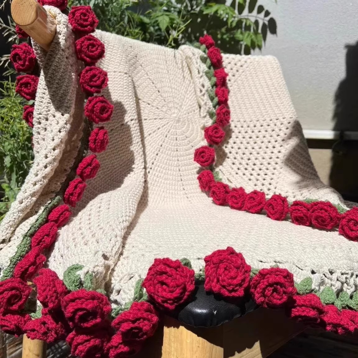 Handmade Crocheted Flowered Cushion Blanket - The Best Gift for Your Family🌹