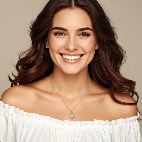 ✨A timeless classic green jade pendant necklace💝