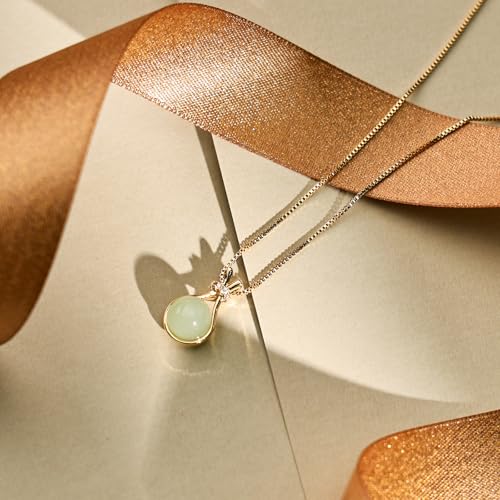 ✨A timeless classic green jade pendant necklace💝