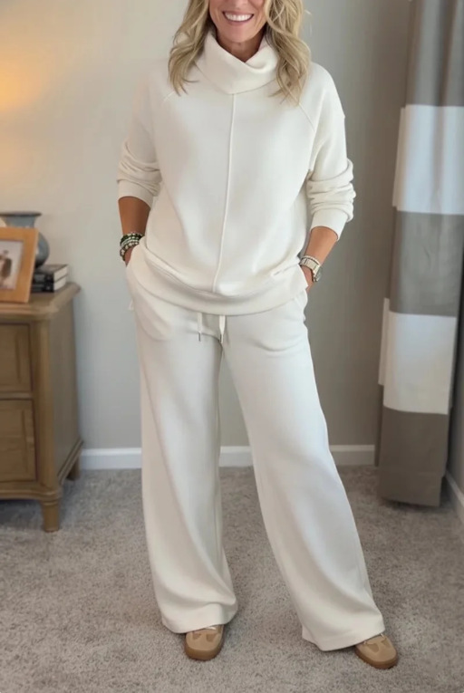 Дамски комплект за пътуване от две части, състоящ се от поло - суитшърт със странична цепка и ежедневни панталони🔥Ново!