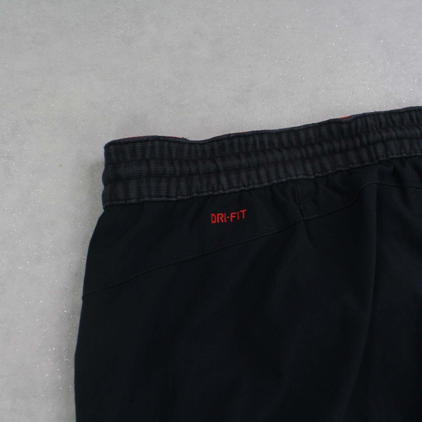 RARE 00s Trackpants Black-Maverick