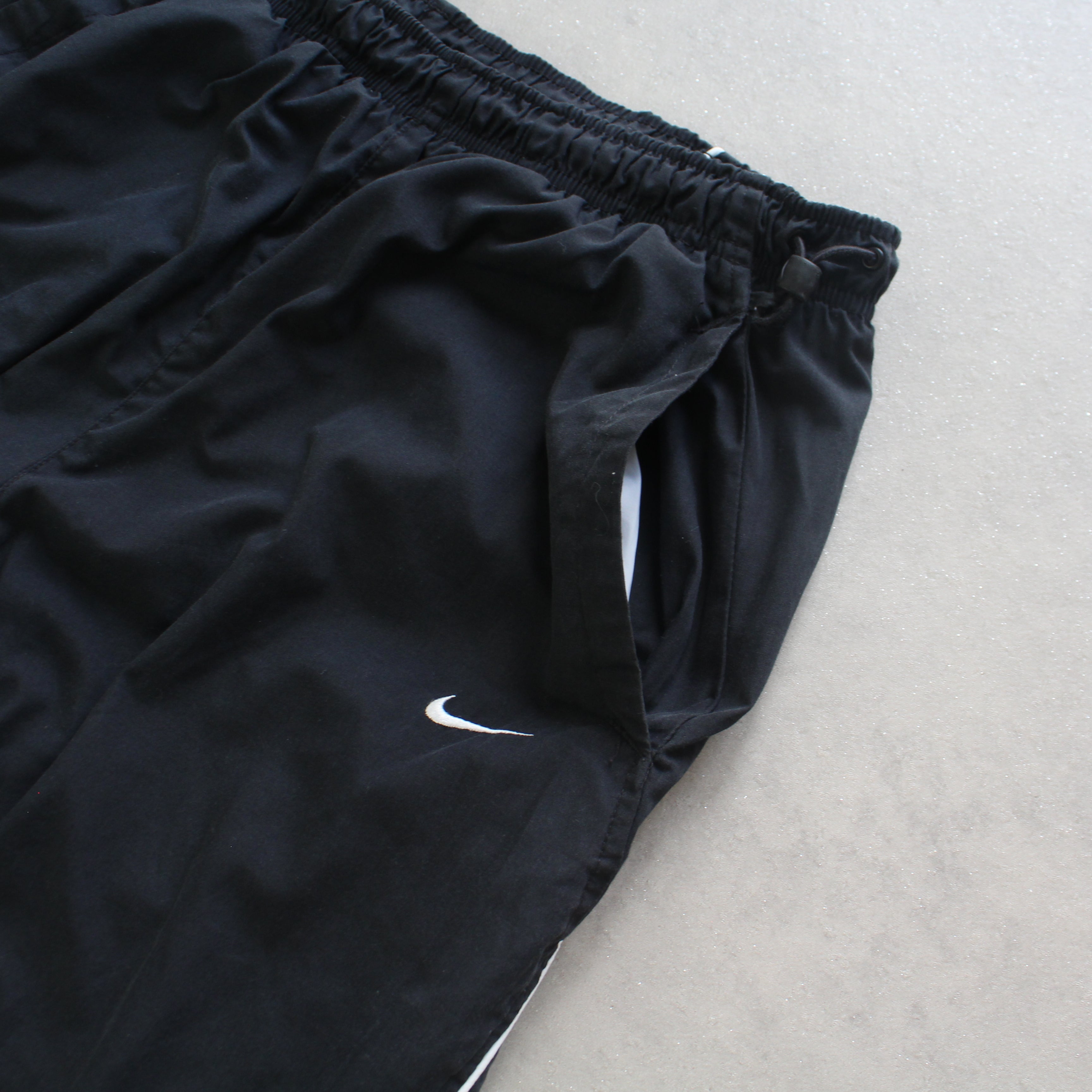 RARE 2000s Trackpants Black-Maverick