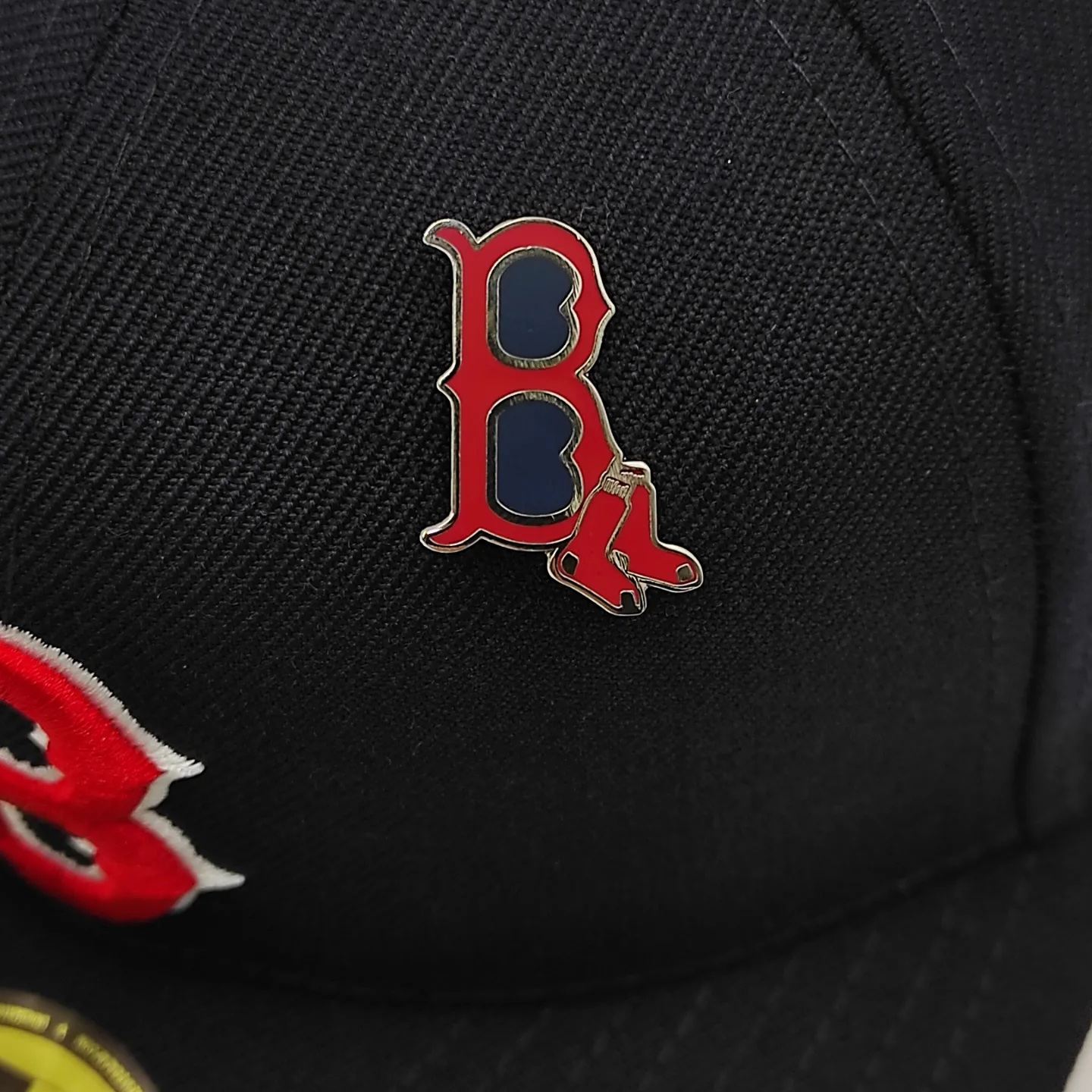 NEW ERA PIN METALICO BOSTON RED SOX-Maverick