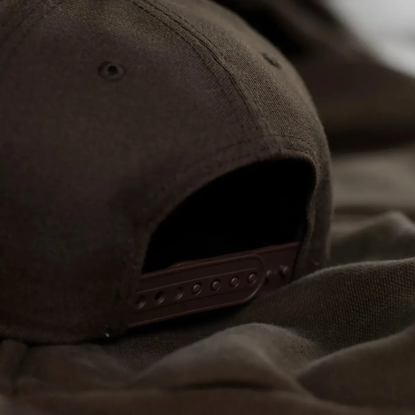 NEW ERA 9FORTY A-FRAME MLB ATLANTA BRAVES WORLD SERIES 1995 WALNUT / SCARLET UV CAP-Maverick