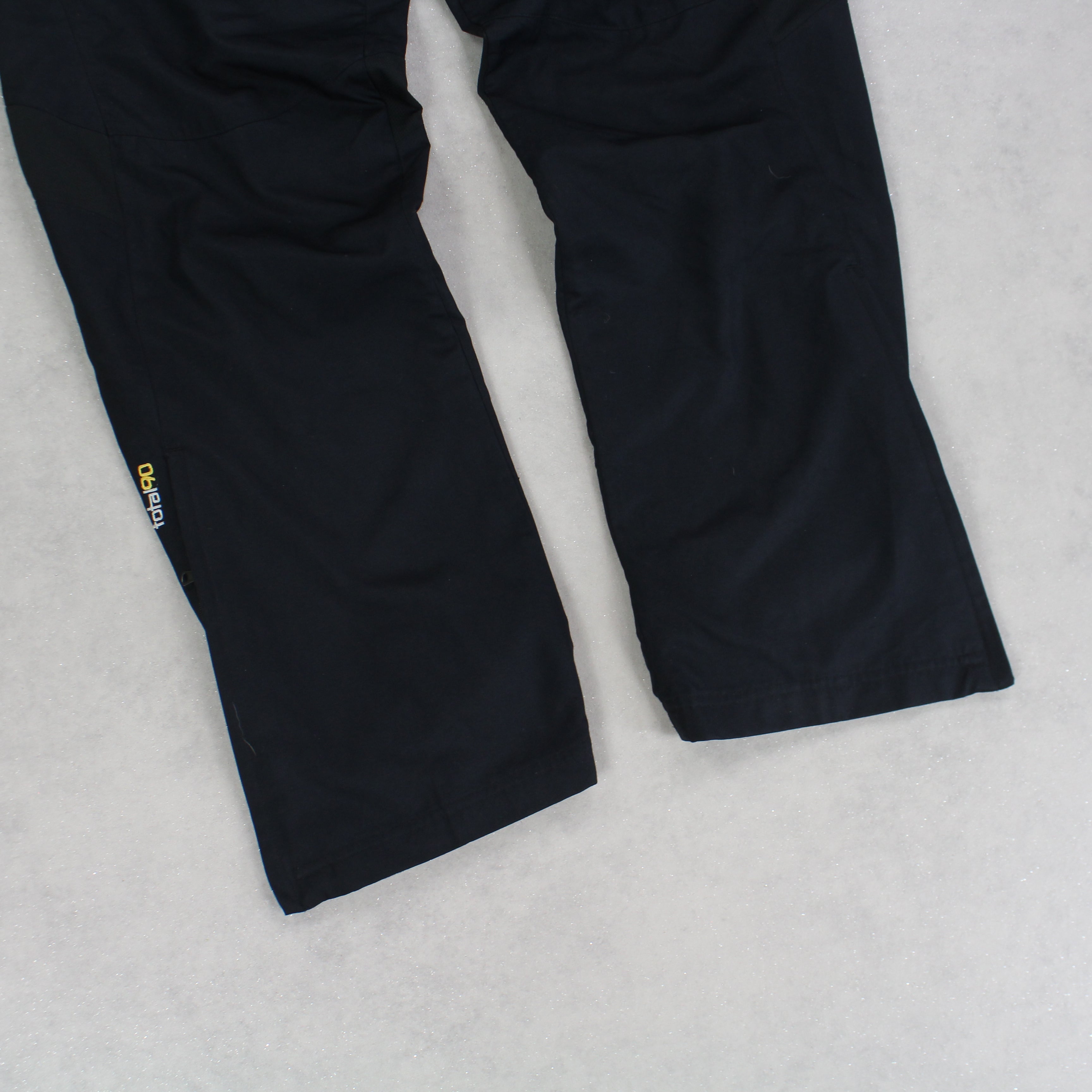 RARE 2000s Trackpants Black-Maverick