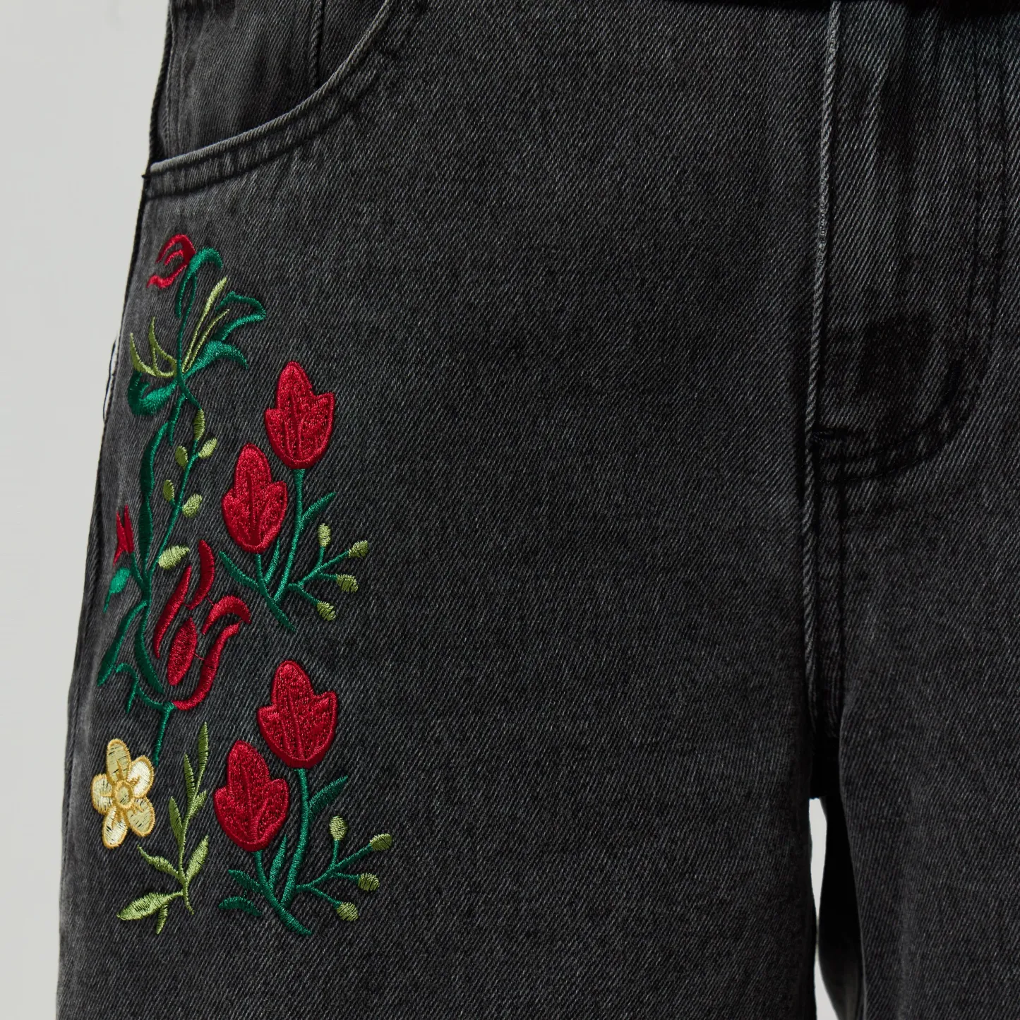 PORTUGAL EMBROIDERED JORTS